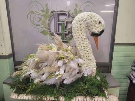 swan-by-Sophie-at-Entwned-Flowers.j
