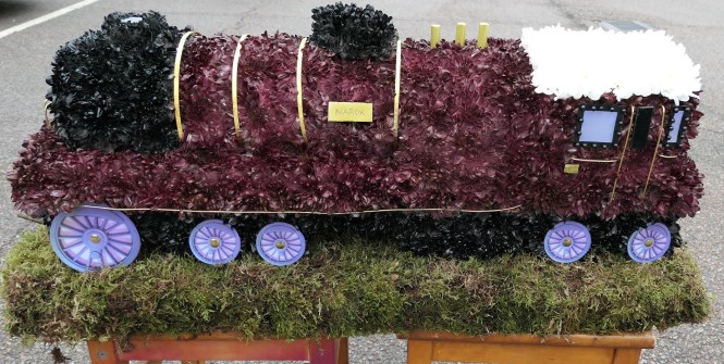 Steam Train 3D by Jackie at Perfect Moment Flowers 4