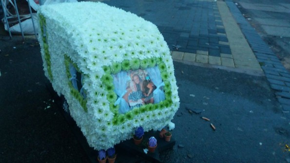 Caravan 3D 4 BY Devinnia at Fiesta Flowers