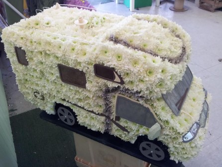 Caravan 3D by Fantasy Flowers