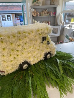 Caravan-by-Kim-Fenton-at-astbury-Floral-in-cheshire.3jpeg