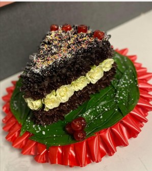 Cake-by-lisa-from-Not-just-a-florist-in-west-Yorkshire.-