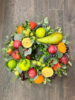 Fruit-wreath-by-Flowers-by-Maybugs-is-Hailsham-East-Sussexjpeg