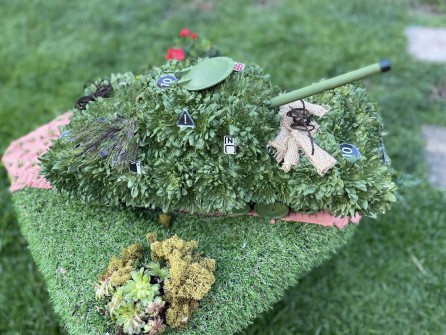 army-tank-2-by-leah-at-the-naked-florist.